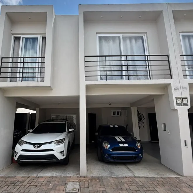 Casa A-20-Condominio la reserva Santa Elena Barillas